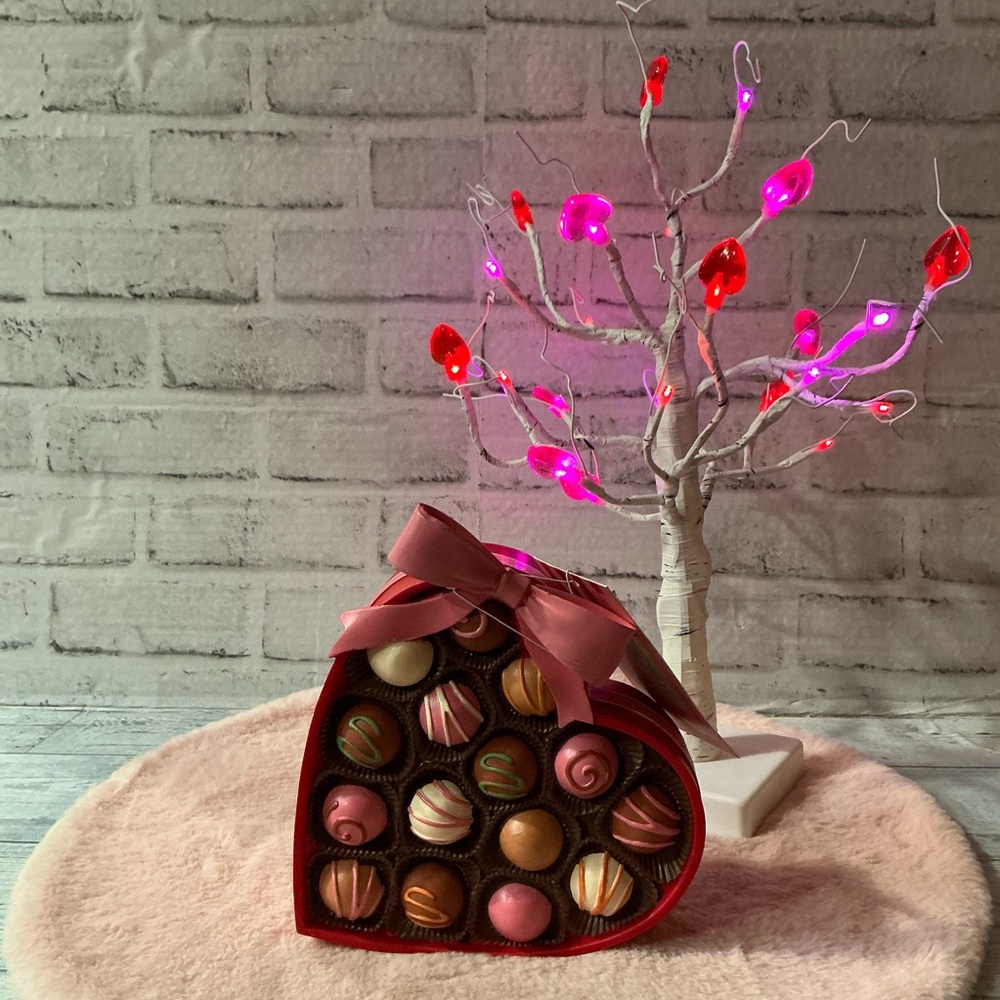 SWEET TREATS Chocolate Box Decor